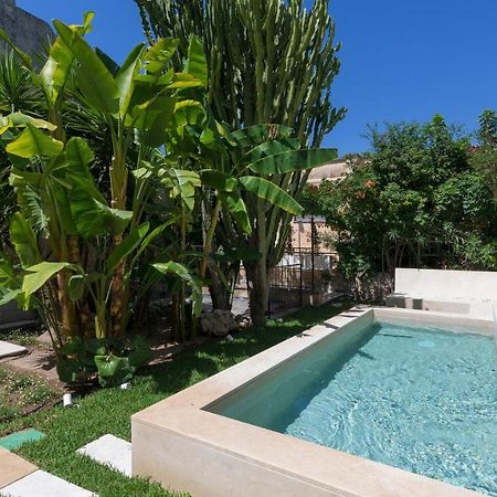 Palazzo Acquaviva - Il Giardino Sospeso Apartment Lecce Luaran gambar