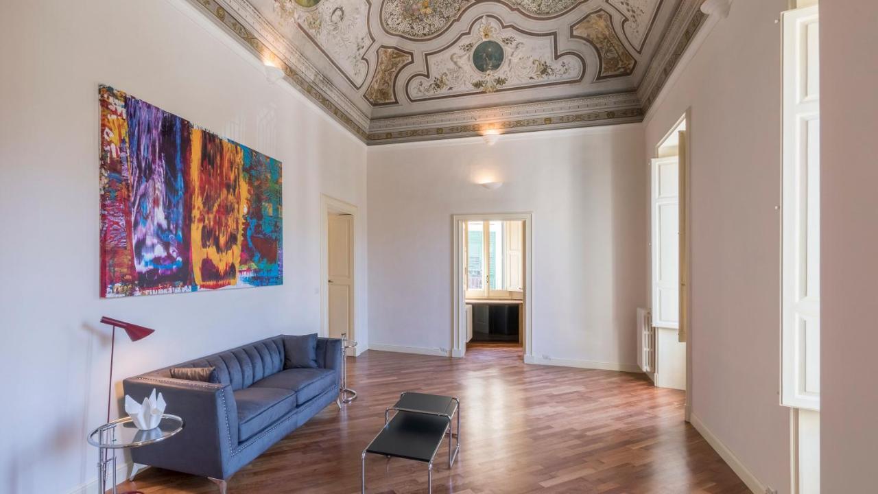 Palazzo Acquaviva - Il Giardino Sospeso Apartment Lecce Luaran gambar